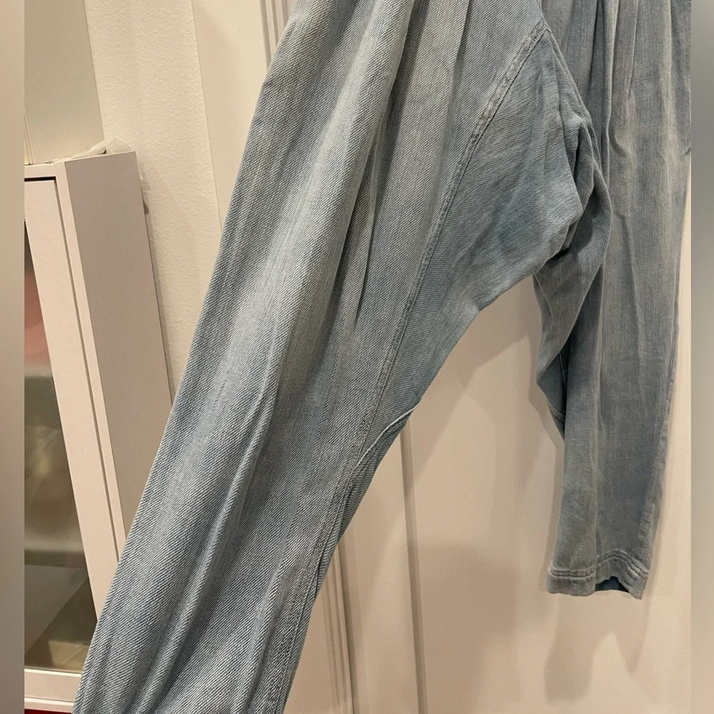 Free People Mover and Shaker Pleated Paper Bag Jean in Indigo .Size 2